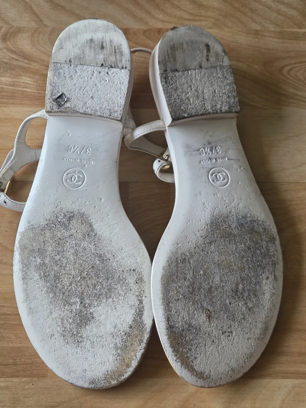 CHANEL White Leather Crystal CC Logo Chain T-Strap Flat Thong Sandals 37.5 C